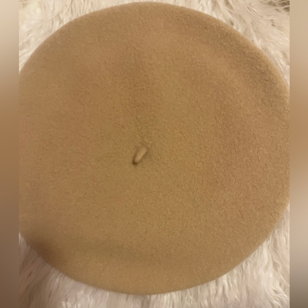 Classic Wool Beret in Camel Il basco